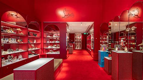 louboutin bicester village outlet.